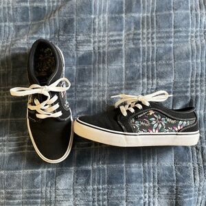 Black and White Sneakers with Retro Low-Top Design